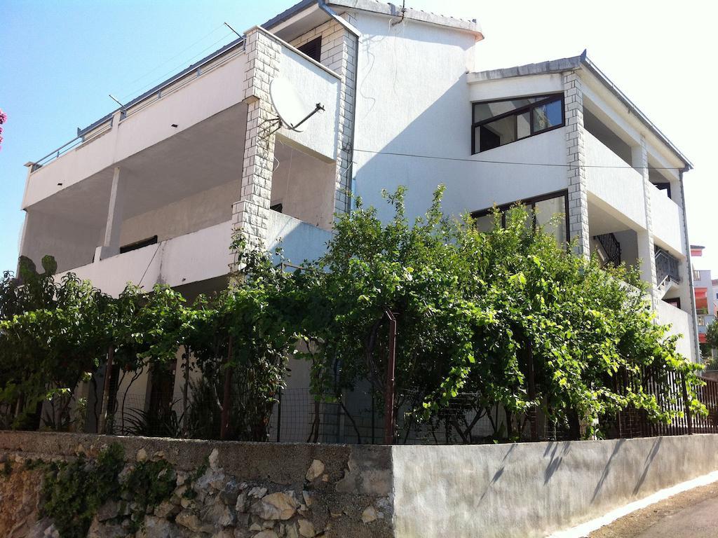 Apartment Ive Трогир Екстериор снимка