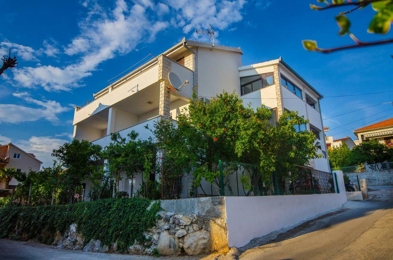 Apartment Ive Трогир Екстериор снимка