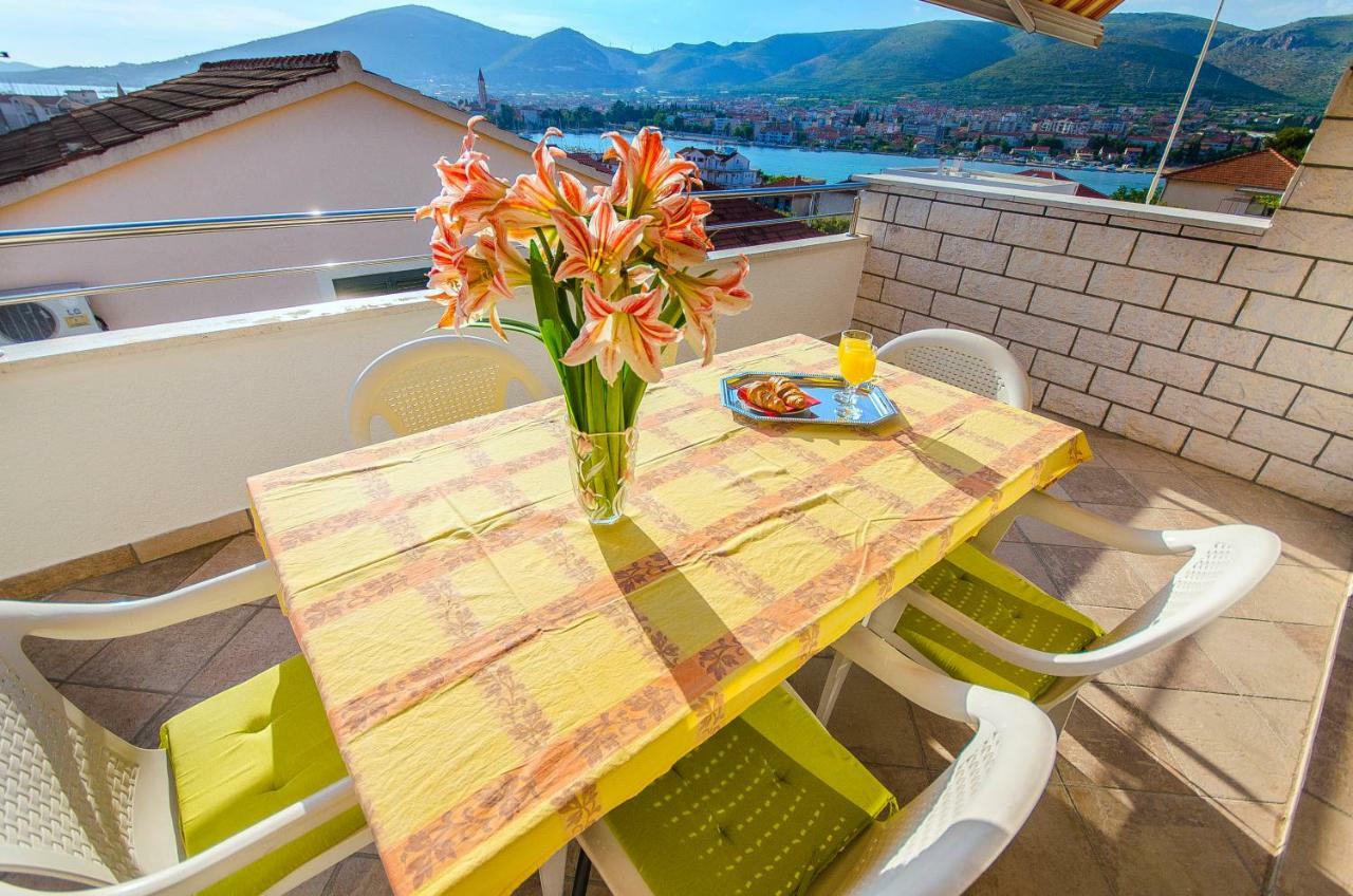 Apartment Ive Трогир Екстериор снимка
