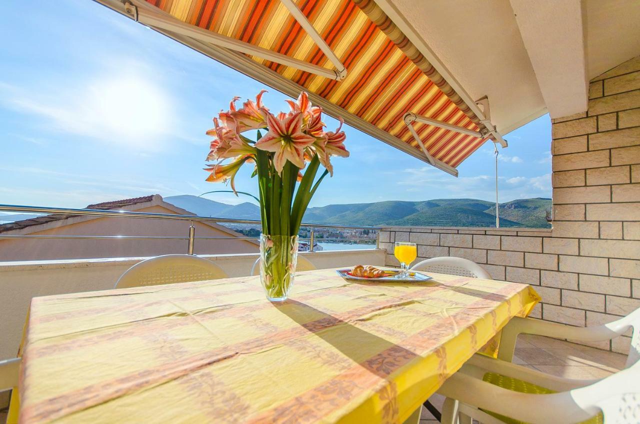 Apartment Ive Трогир Екстериор снимка