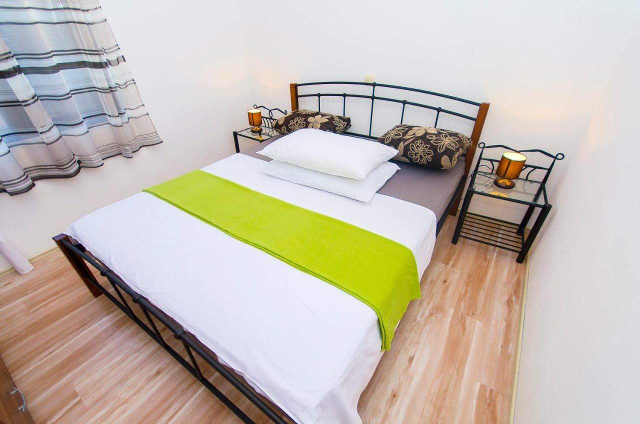 Apartment Ive Трогир Екстериор снимка