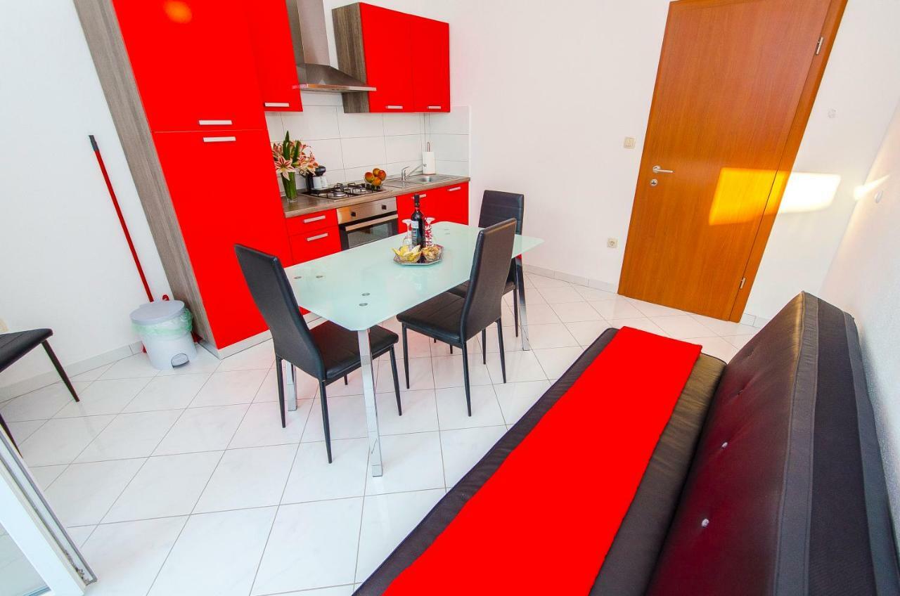 Apartment Ive Трогир Екстериор снимка