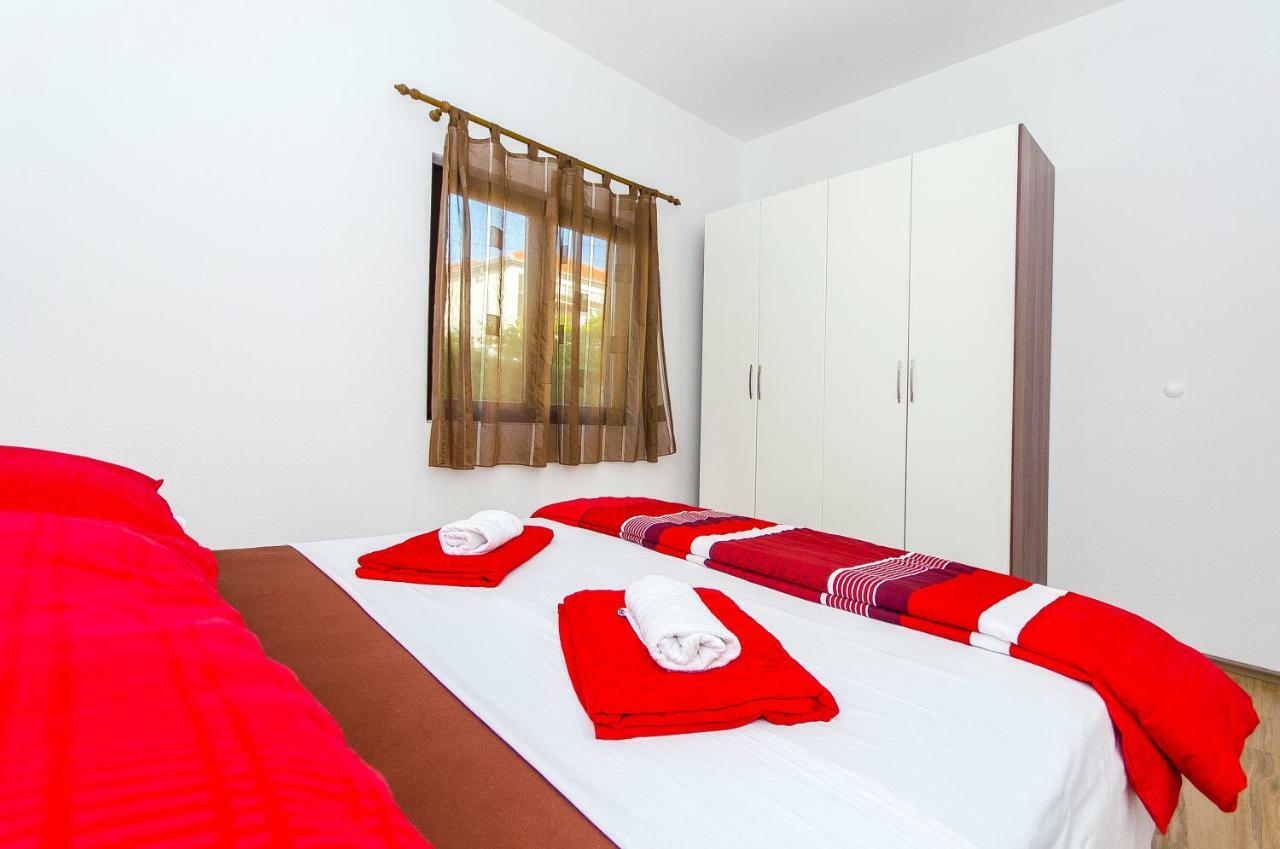 Apartment Ive Трогир Екстериор снимка