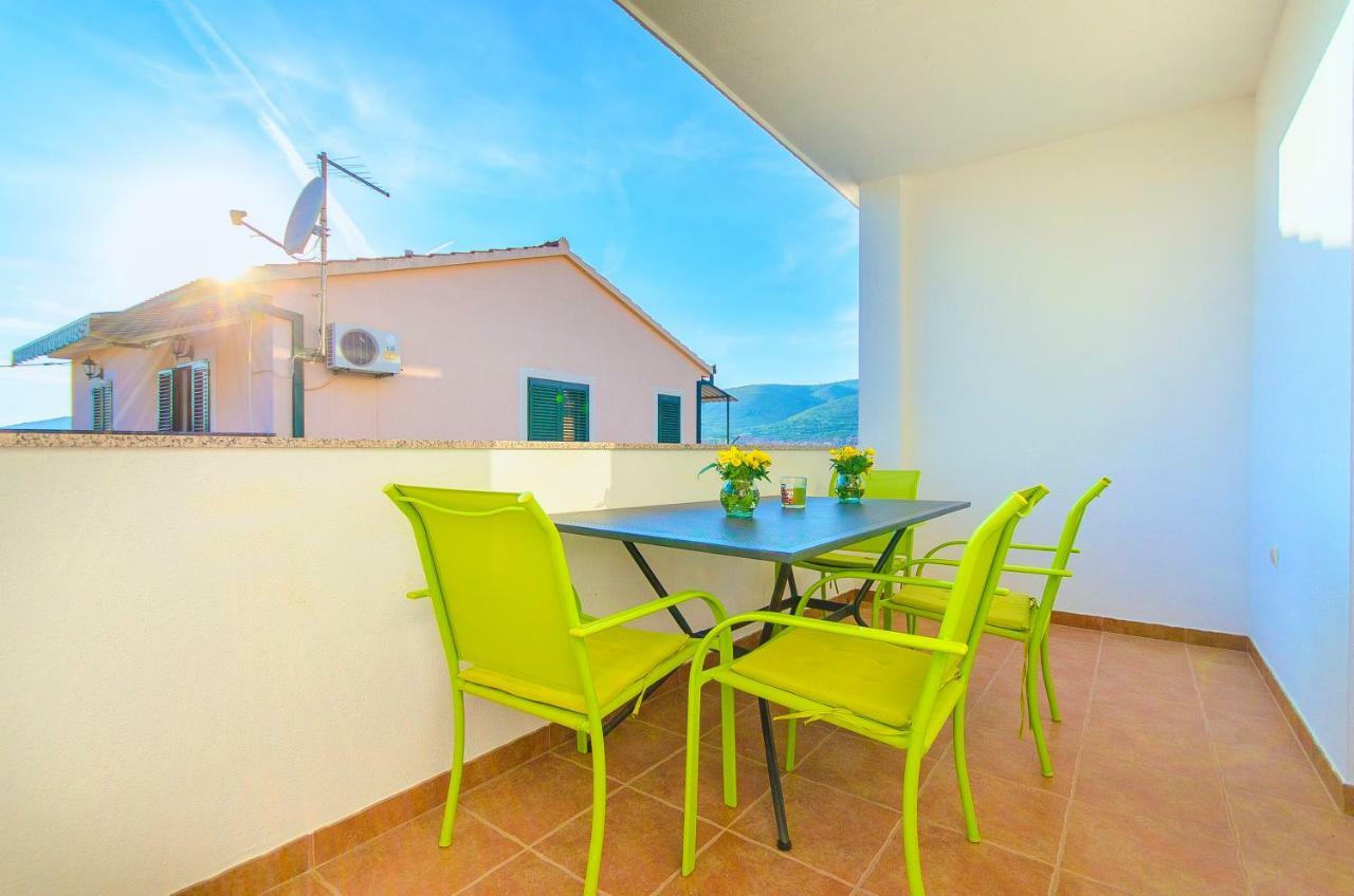 Apartment Ive Трогир Екстериор снимка