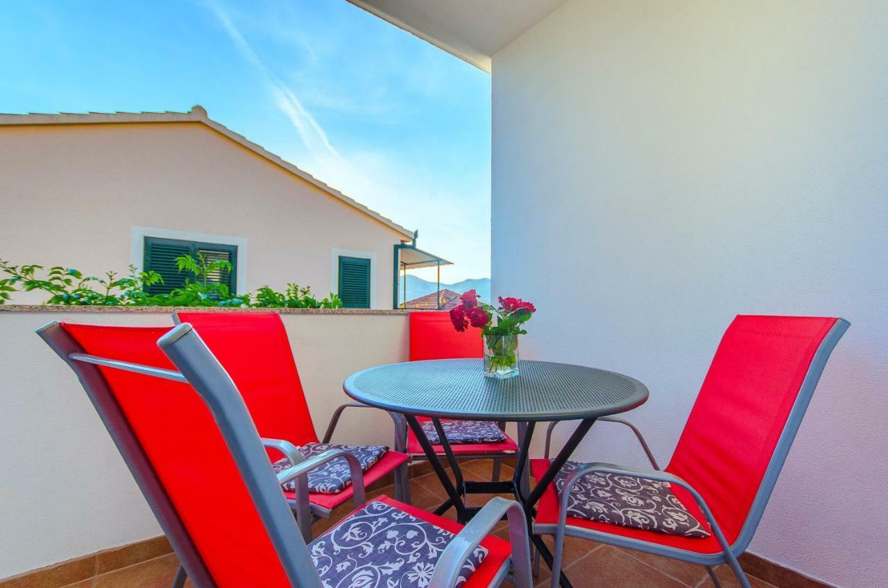 Apartment Ive Трогир Екстериор снимка