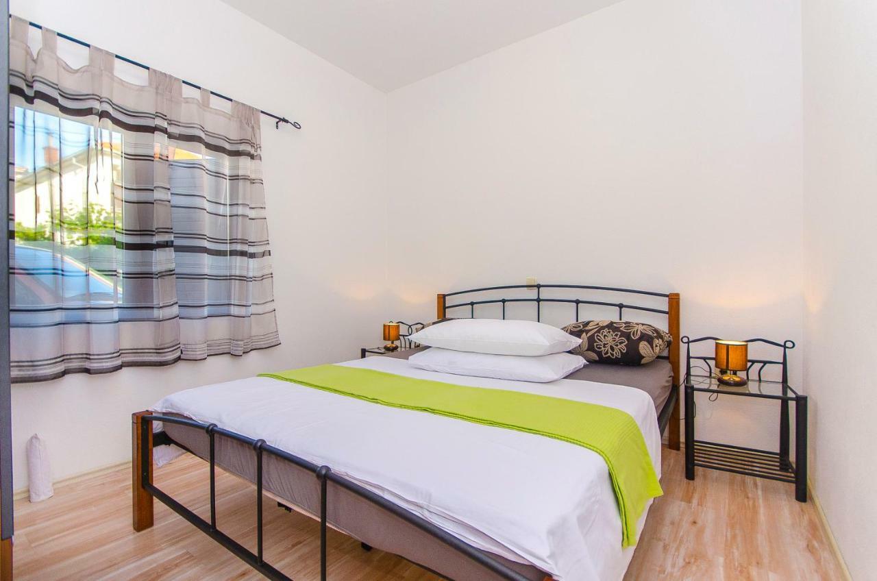 Apartment Ive Трогир Екстериор снимка