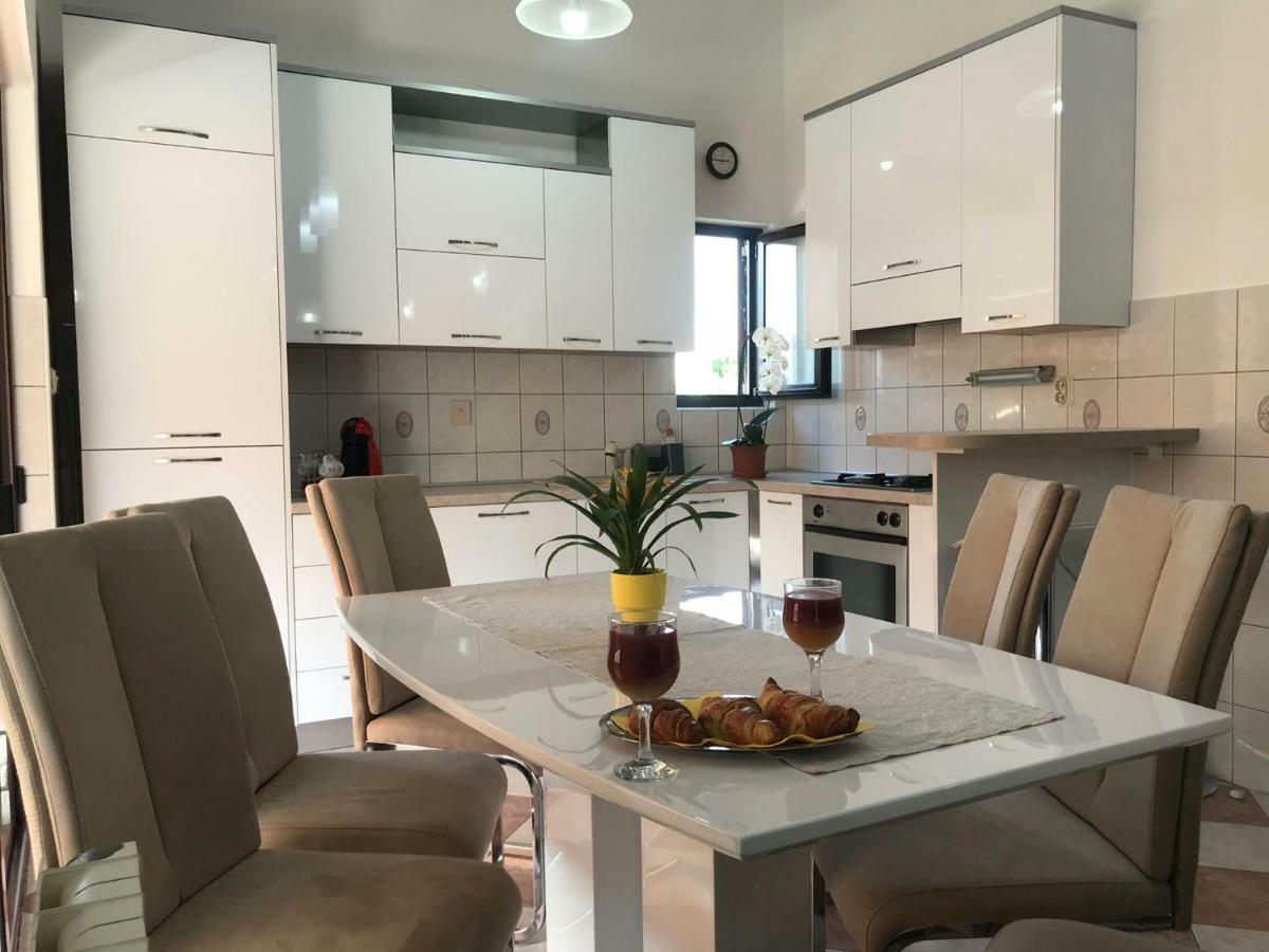 Apartment Ive Трогир Екстериор снимка